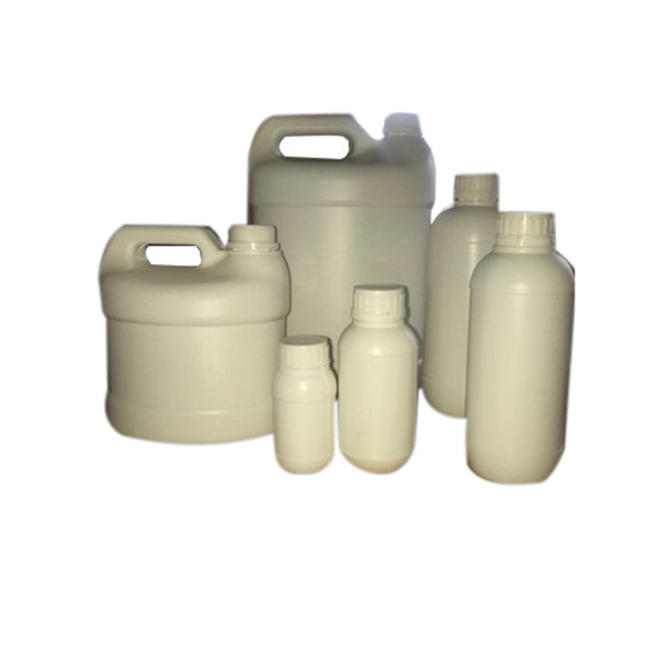 Пляшка з пестицидами